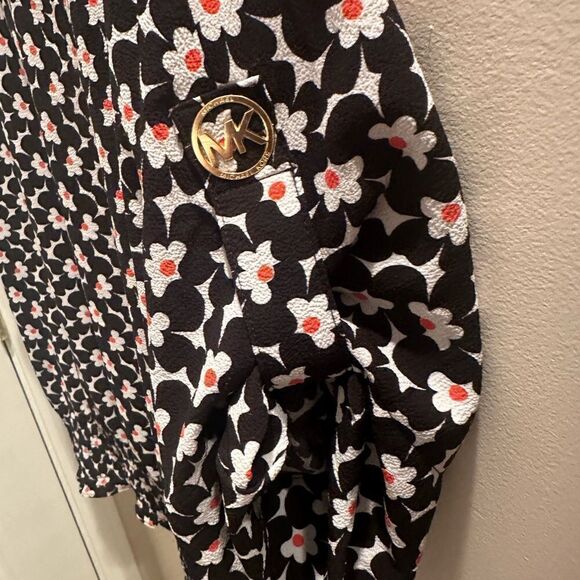 Michael Kors floral top with 1/2 tab roll up sleeves. - Picture 4 of 6